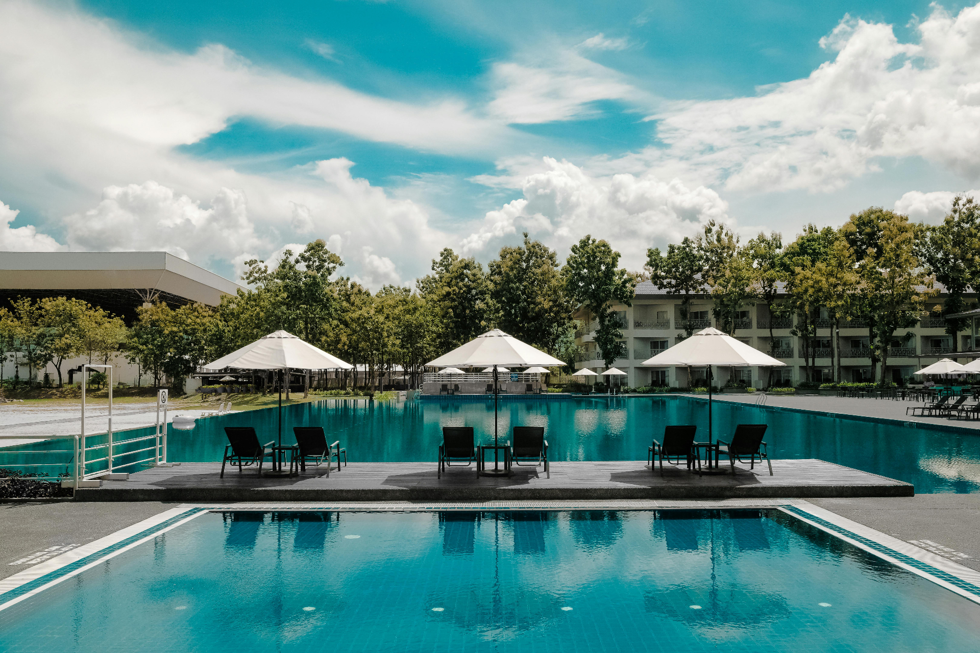 Luxury resort with swimming pool - Top allergy-friendly hotel chains worldwide